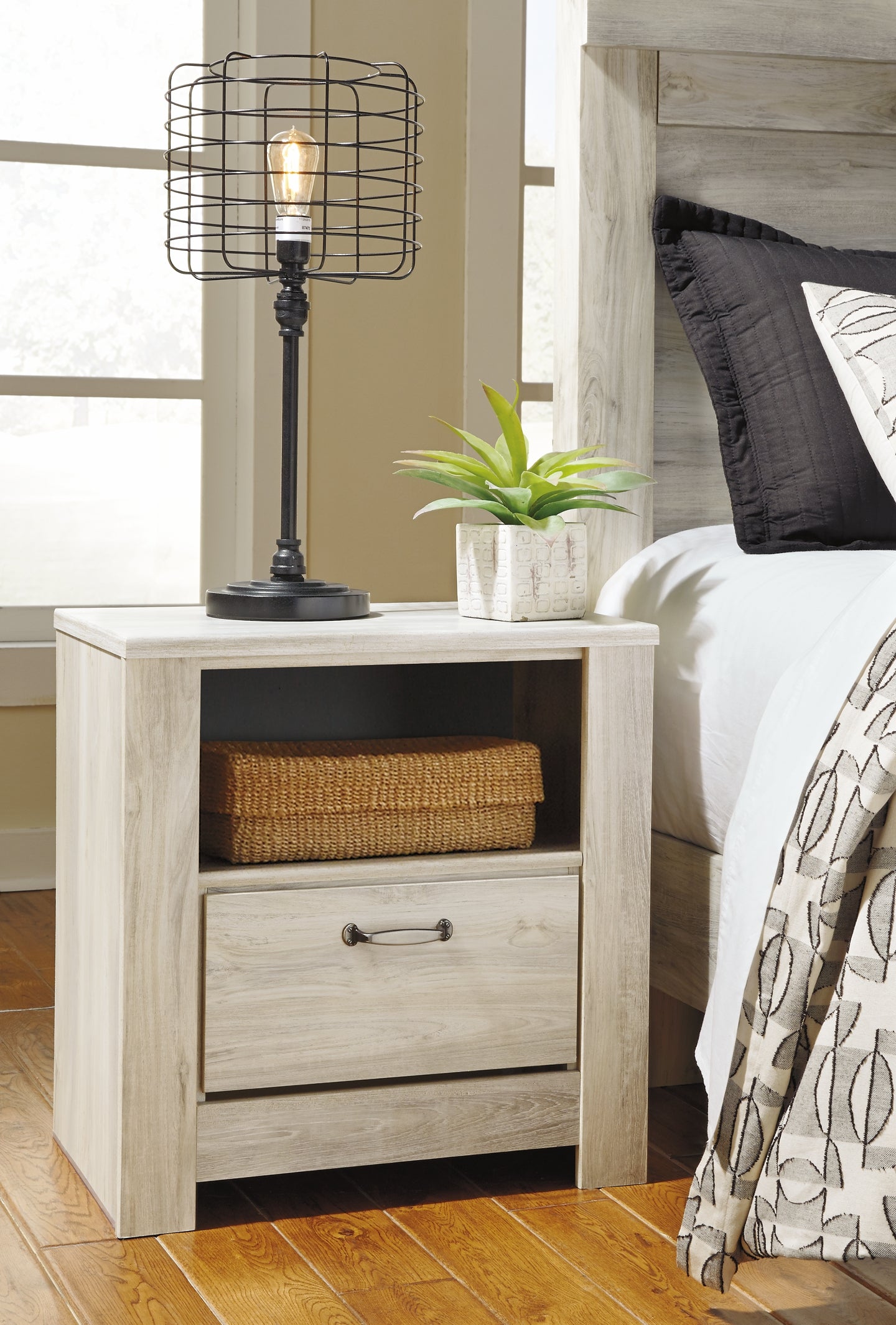 Bellaby Panel Headboard With Mirrored Dresser And 2 Nightstands