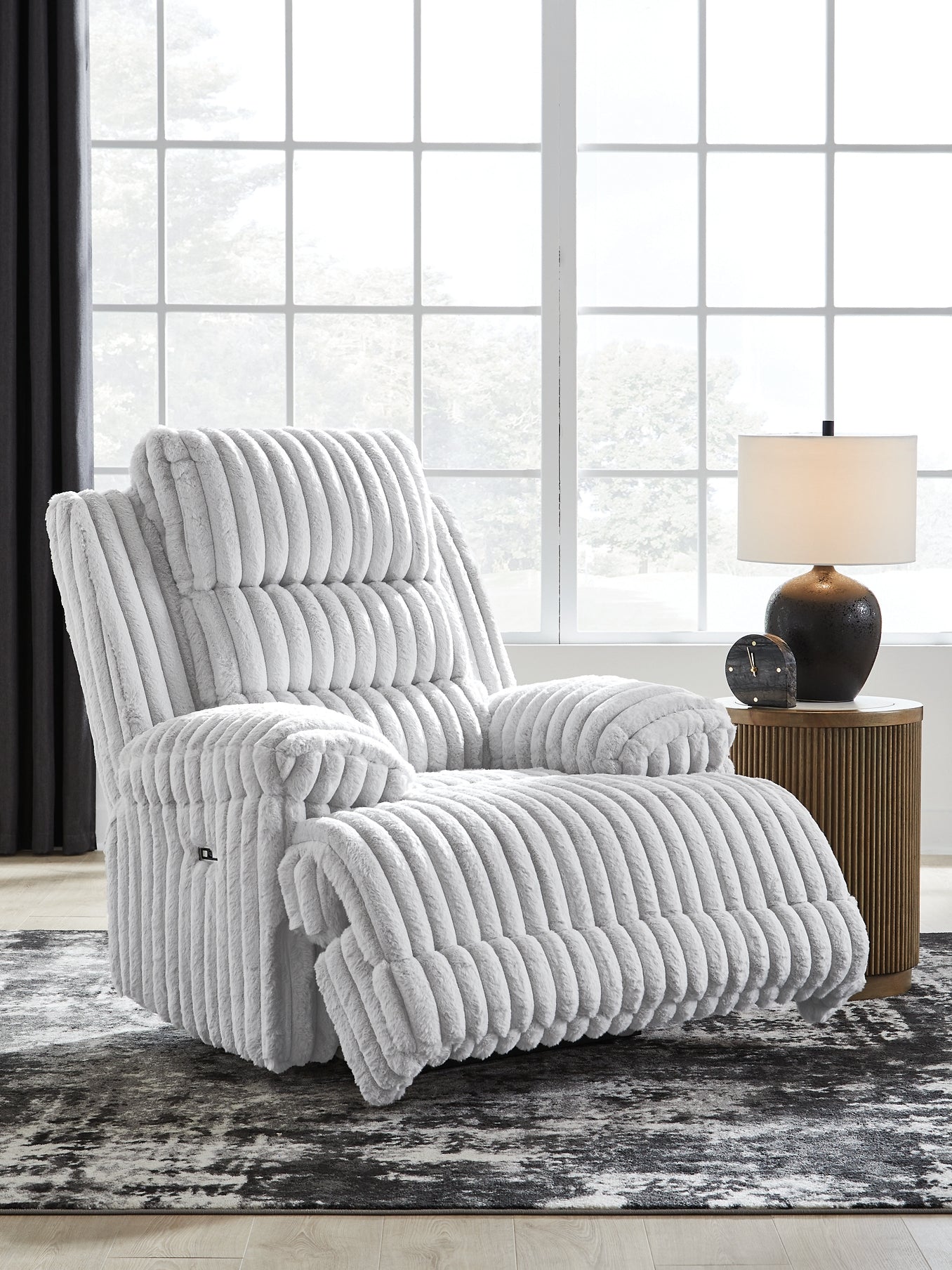 Rhines Falls Zero Wall Recliner