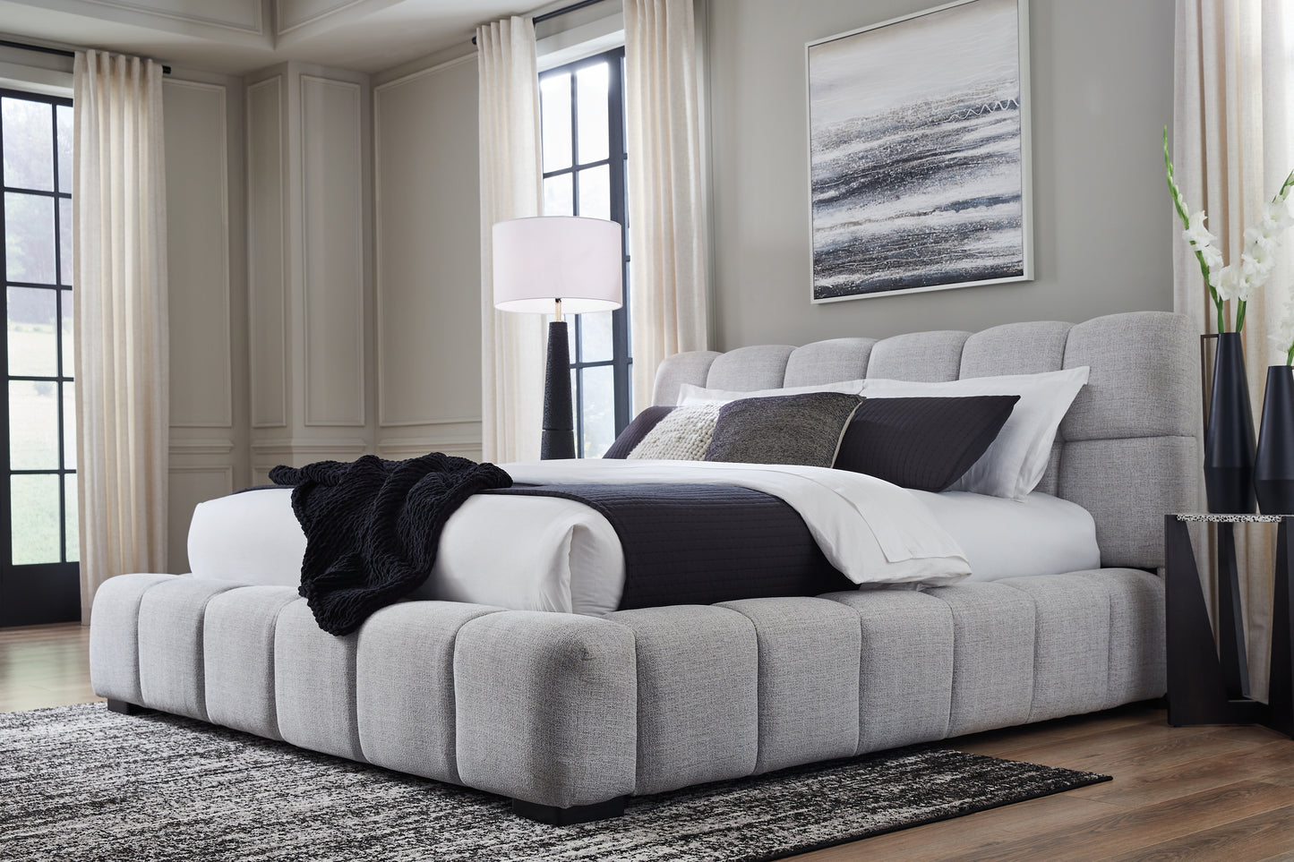 Grendusk  Upholstered Bed