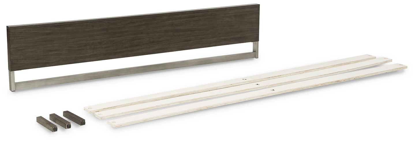 Arkenton King Panel Bed with Mirrored Dresser