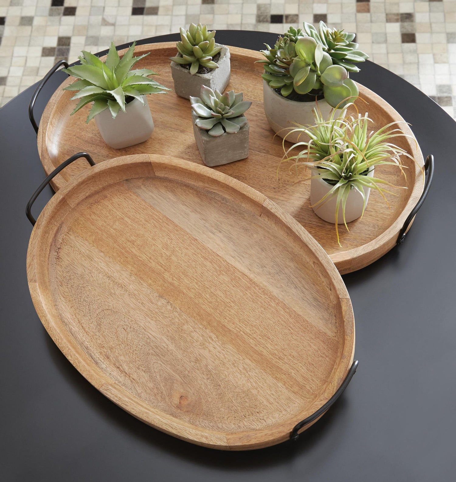 Accessories > Bowls and Trays
